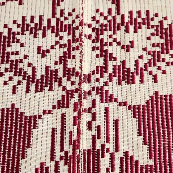 Vintage handmade woven maroon and white floral design tablecloth from Li… - Picture 4 of 9